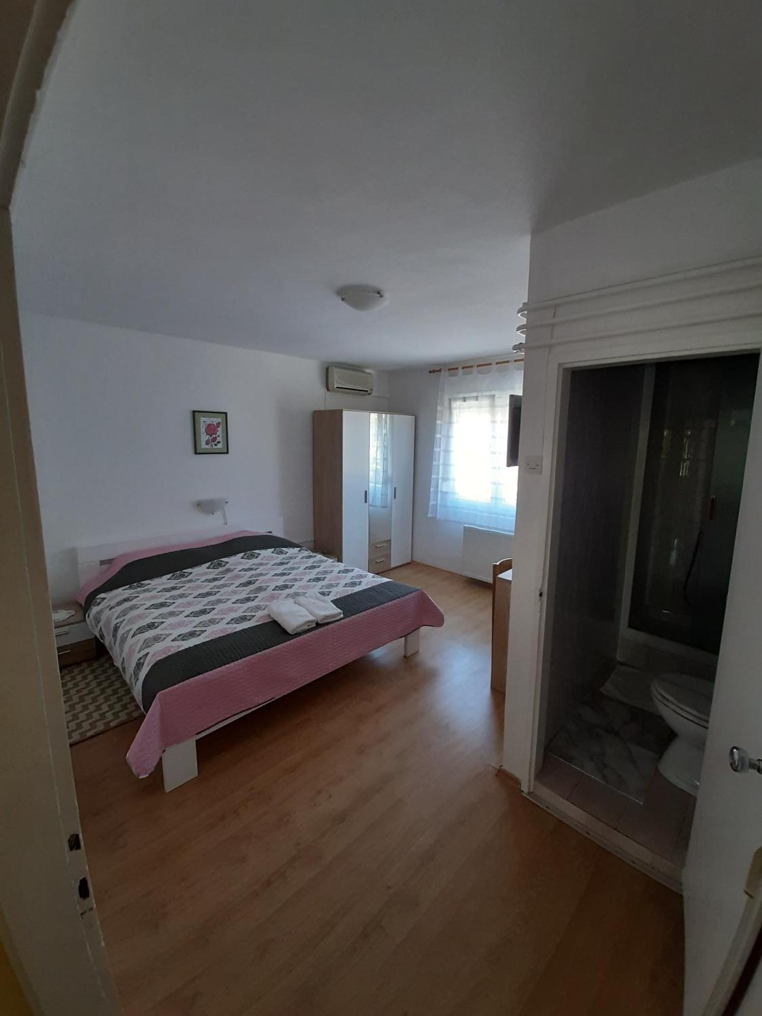 Apartments And Rooms With Parking Space Mali Lošinj Esterno foto
